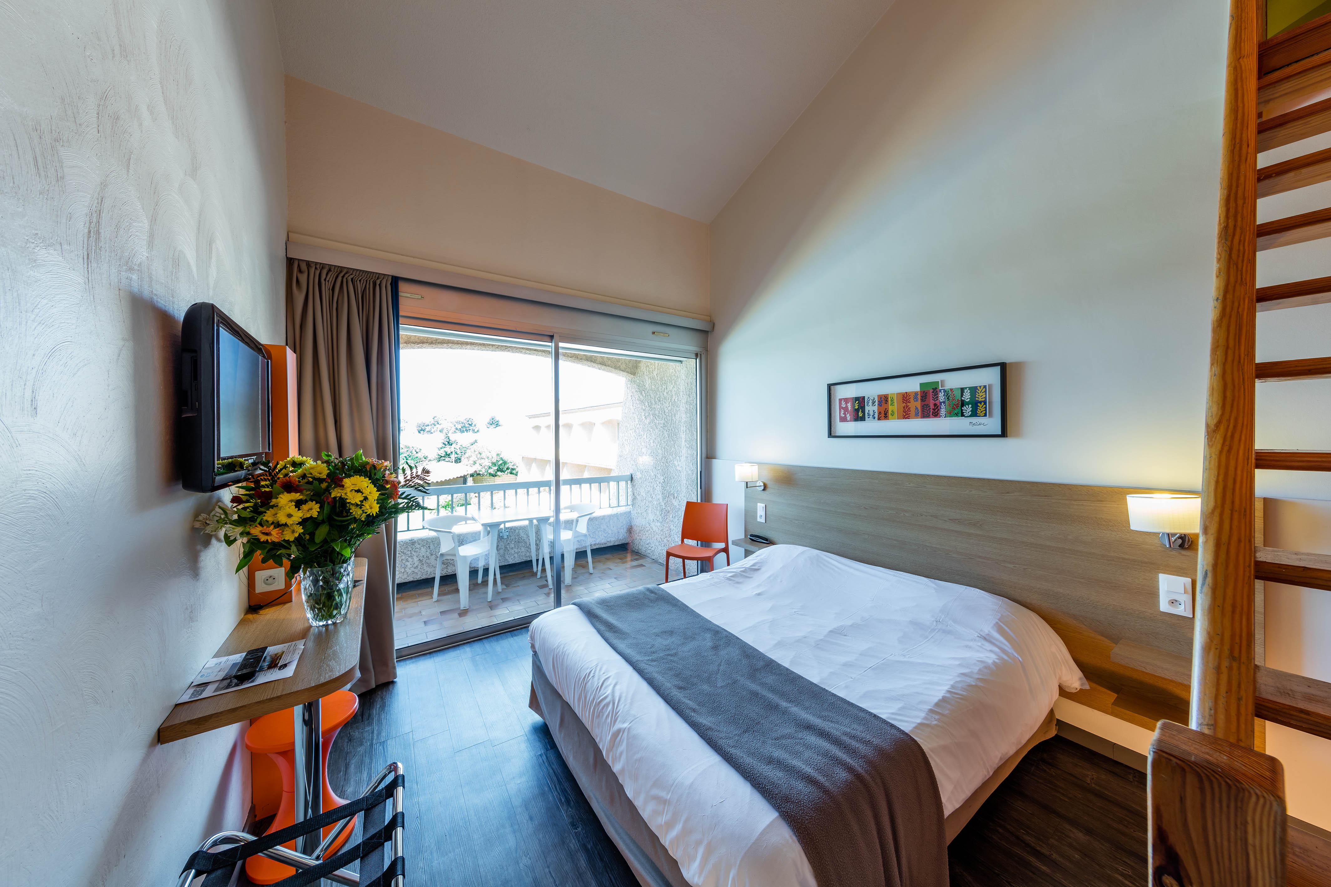 Noemys Toulon La Valette - Hotel Restaurant Avec Piscine Екстер'єр фото